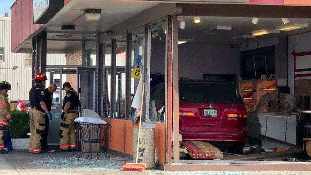 Man injured after minivan crashes into Salem donut shop Salem, Oregon