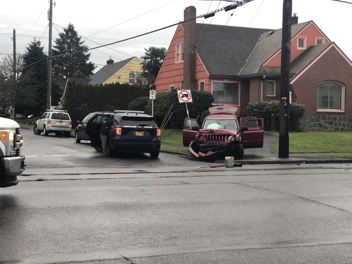 Suspected robber crashes car on corner of Lombard and Commercial after a chase with Portland Police