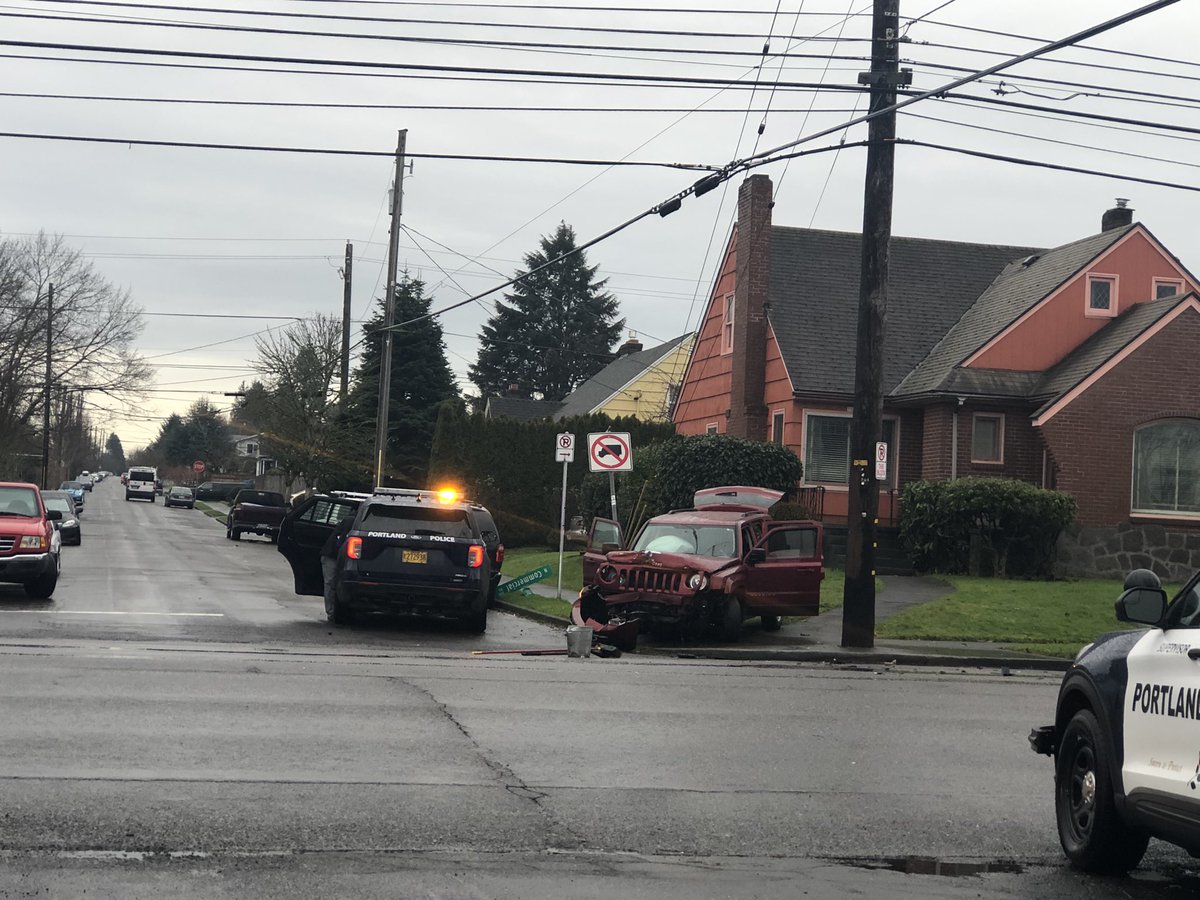 Suspected robber crashes car on corner of Lombard and Commercial after a chase with Portland Police