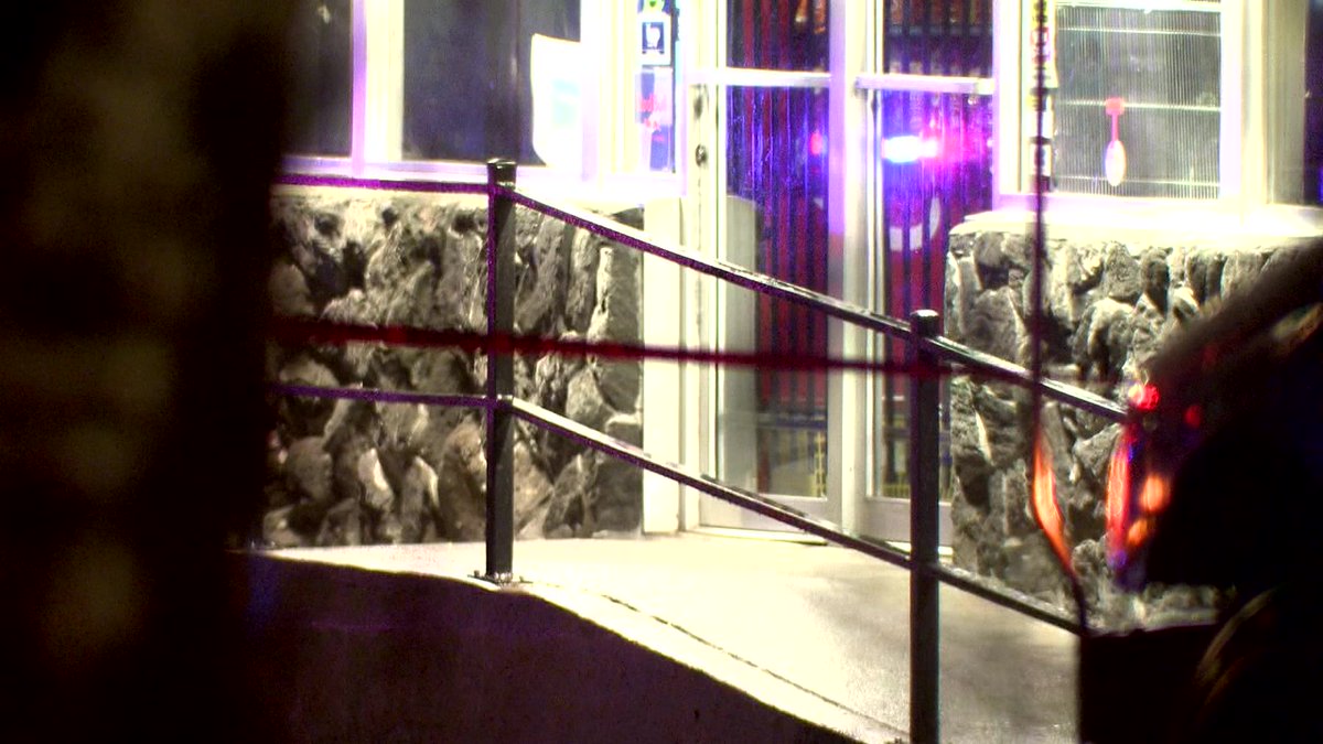 @PortlandPolice is investigating a shooting in the heart of the Portland State University campus district in SW Portland. Officers have crime tape up at the mini mart near SW 6th Avenue and SW College Street. 