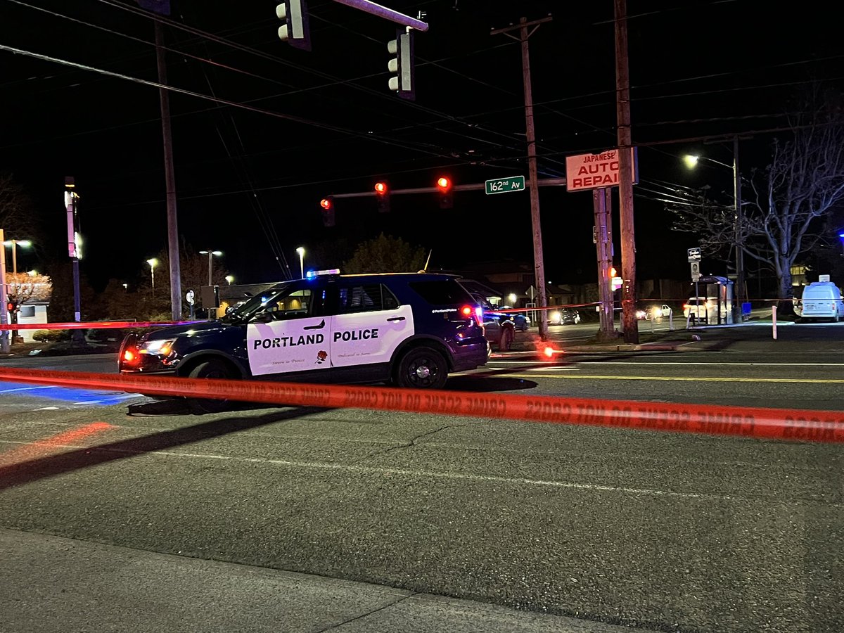 PPB responding to a shooting at SE 162nd/Stark.  No details confirmed by police yet but witnesses who live nearby say they heard multiple gunshots and saw at least 4 people shot and taken into ambulances