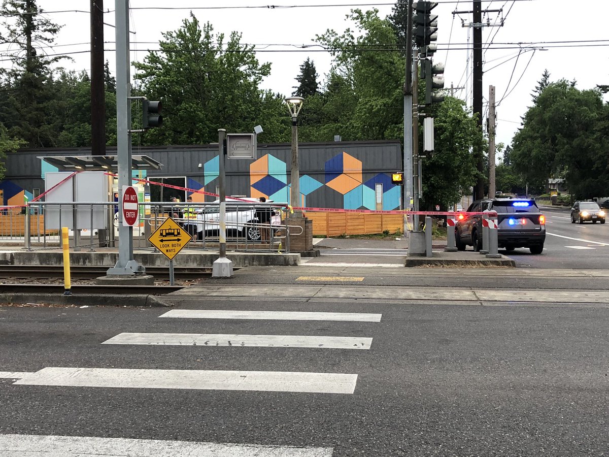 Gresham Police are on scene of a reported shooting at 162nd and Burnside. MAX service is shut down in the area LiveOnK2