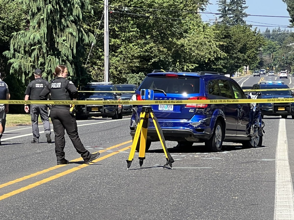 Massive search appears to be underway as @PortlandPolice have officers stationed over many blocks from Powell to Main and 148th to 162nd.  