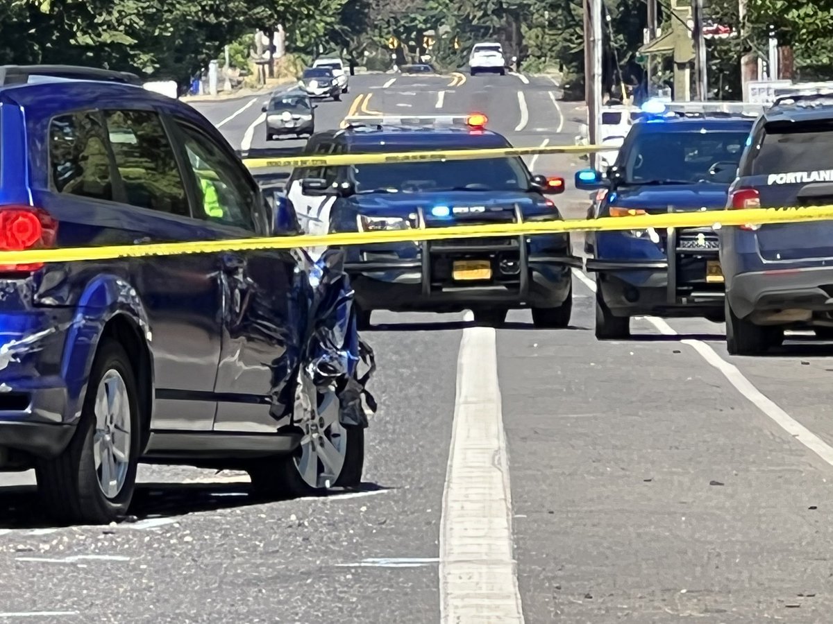 Massive search appears to be underway as @PortlandPolice have officers stationed over many blocks from Powell to Main and 148th to 162nd.  