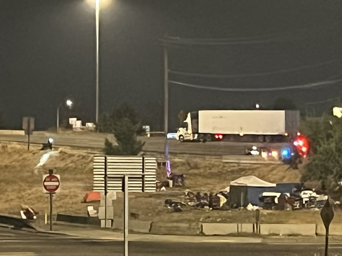 Portland Police just confirmed a pedestrian was hit and killed by a semi truck while crossing MLK at Marine, near Delta Park. North MLK is closed at Gertz and the southbound I-5 off-ramp to MLK is also shut down @KOINNews