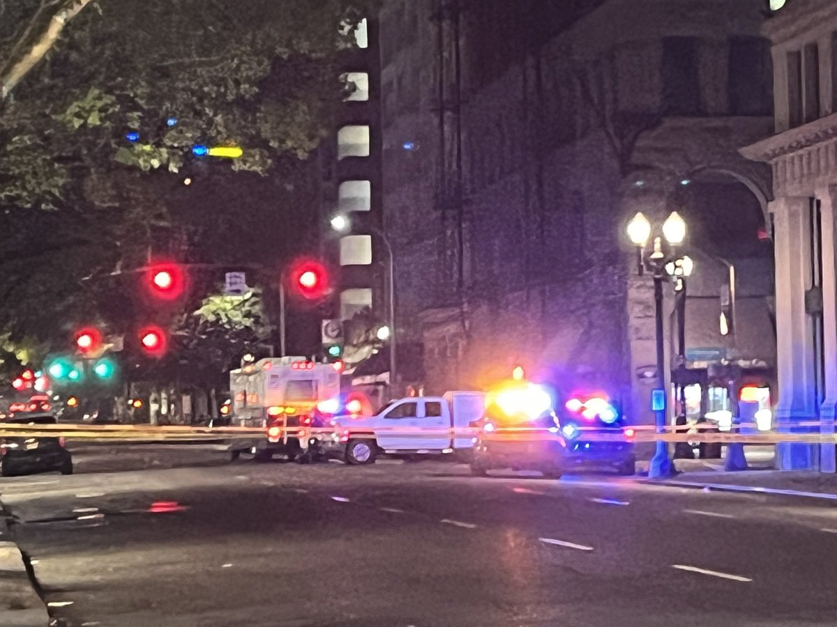 A shooting in downtown  Portland has claimed another life. @PortlandPolice say a man died in a shooting at SW 4th & Washington just after 2:00 am.  