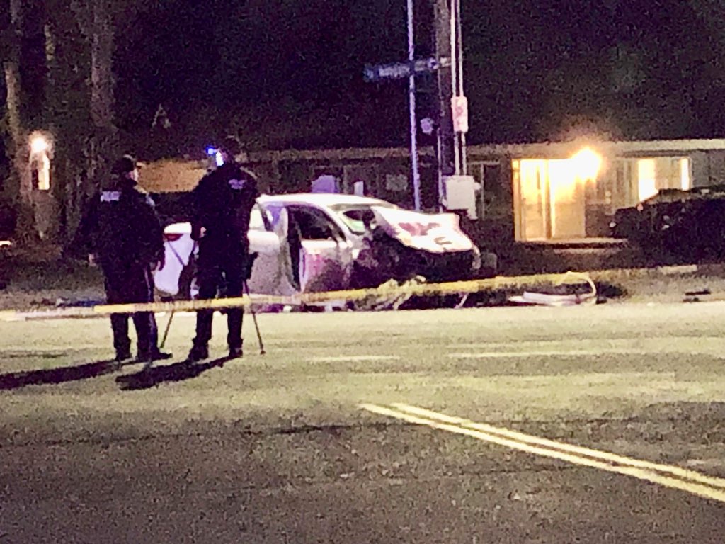 @PortlandPolice with a crash at SE 111th and Holgate.  Two cars involved, one looks to have crashed into a backyard.  No word on injuries, possibly connected to crime scene at SE 164th and Powell.  Holgate CLOSED  