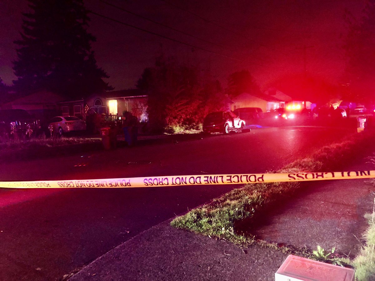 @PortlandPolice investigating a possible shooting in the Lents area.  SE 99th is CLOSED between SE Pardee and  Holgate.  ambulance leave, but no word on injuries.  Should be easy detour around this. 