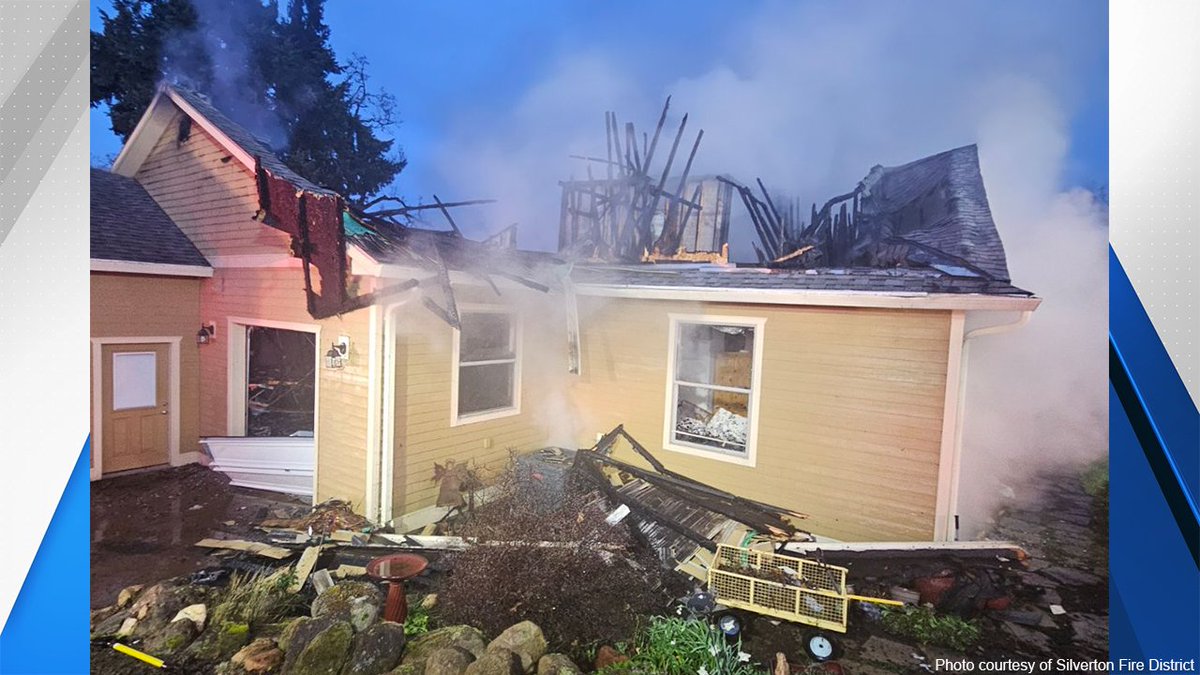 4 people without a house after 3-alarm fire in Silverton; 1 firefighter hurt: