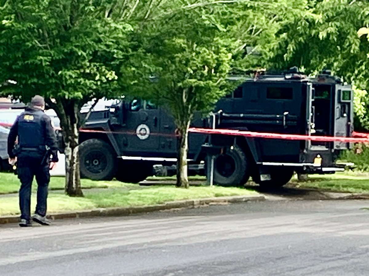 near NE 137th and Brazee where a man was shot and injured by @PortlandPolice as they were serving a search warrant.  The man transported to the hospital, no word on his condition.