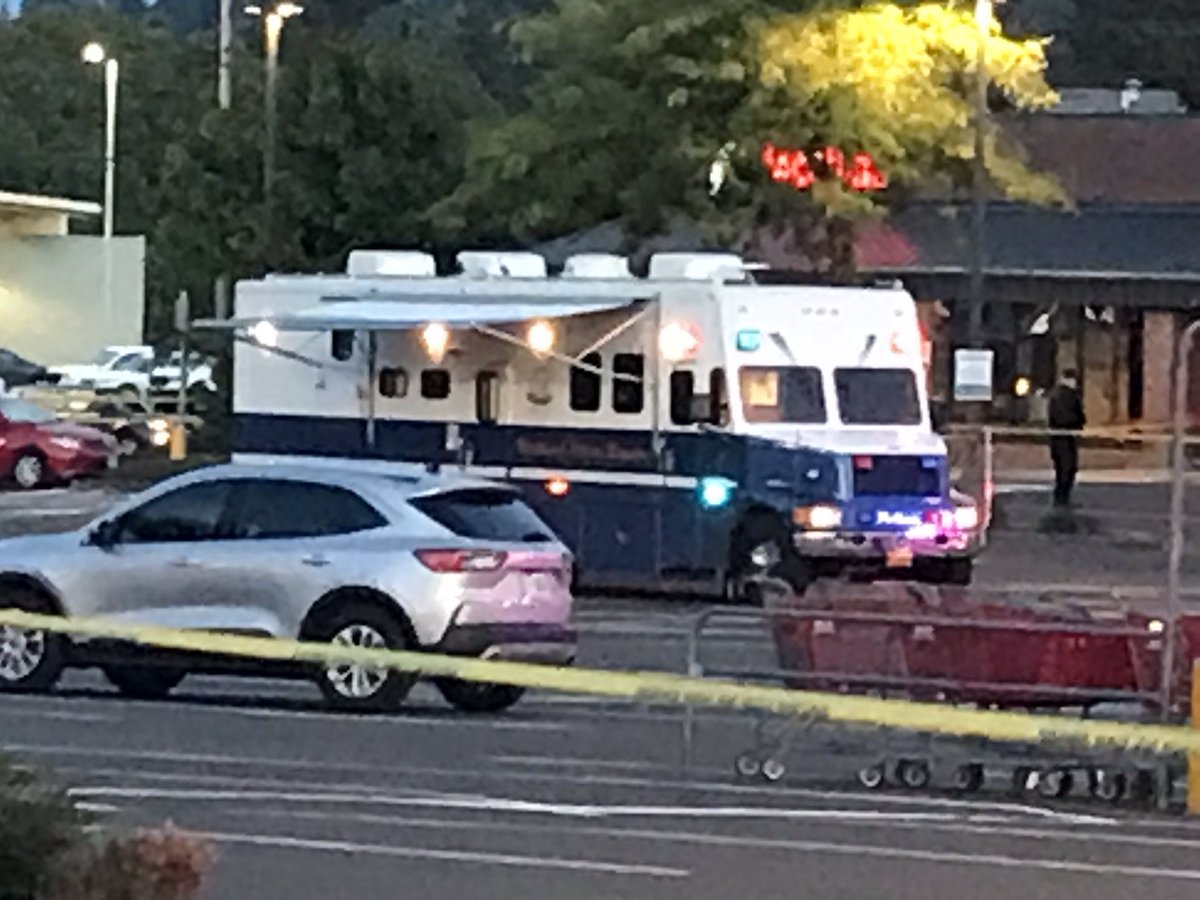 Portland: Large police presence in front of Grocery Outlet at Division and SE 122nd. Call came out as a shooting. The entire parking lot in front of the store is now closed for the investigation. 