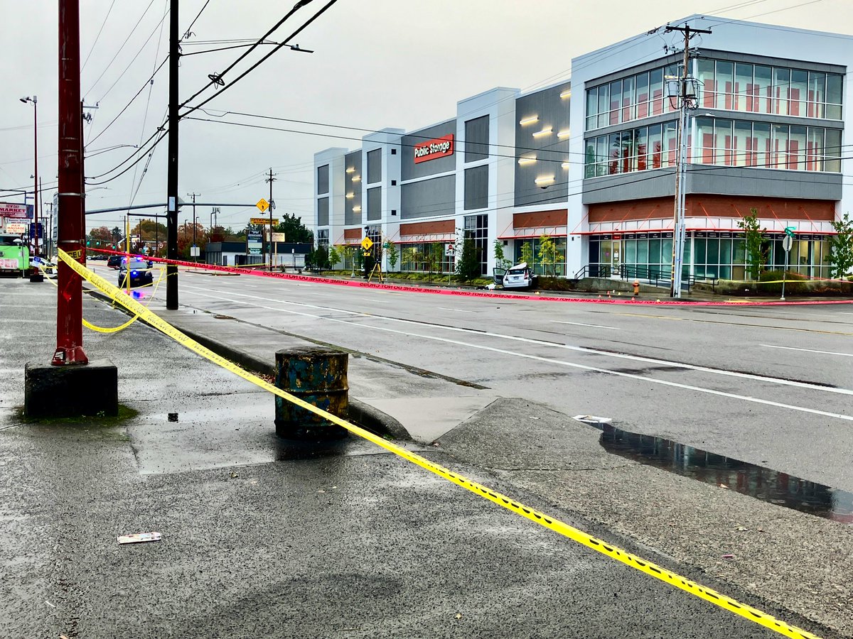 NE Halsey St is CLOSED between NE 111th & NE 119th as the @PortlandPolice Major Crash Team investigates a deadly crash.  Two vehicles involved, one person dead another transported to hospital