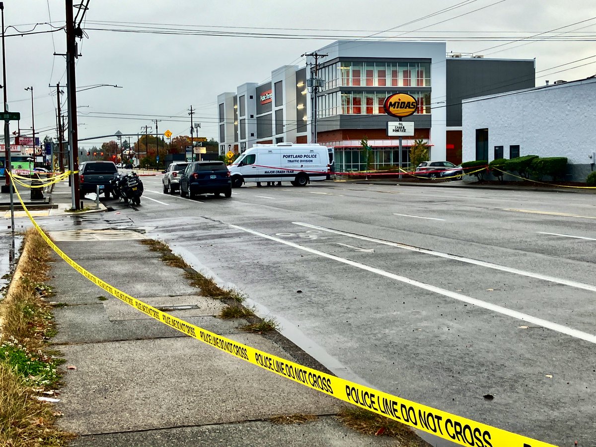 NE Halsey St is CLOSED between NE 111th & NE 119th as the @PortlandPolice Major Crash Team investigates a deadly crash.  Two vehicles involved, one person dead another transported to hospital 