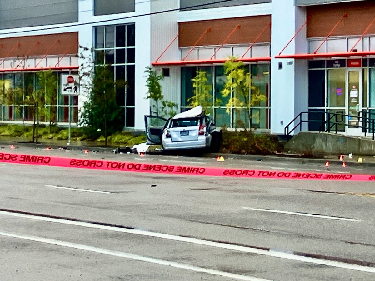 NE Halsey St is CLOSED between NE 111th & NE 119th as the @PortlandPolice Major Crash Team investigates a deadly crash.  Two vehicles involved, one person dead another transported to hospital 