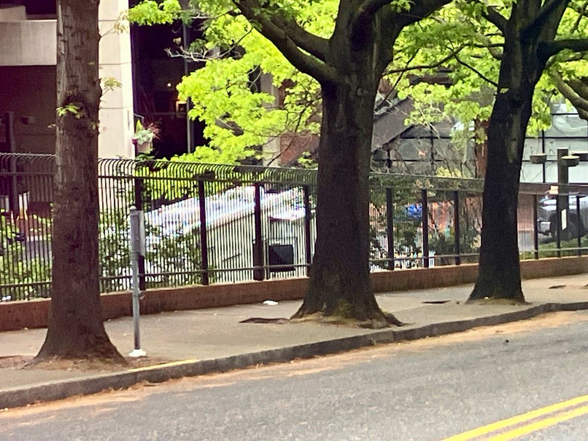 PortlandPolice, @FBIPortland and others on scene at the Multnomah Athletic Club in Portland. One person dead after police say their car crashed into the building and caught fire, then finding possible explosive devices. 