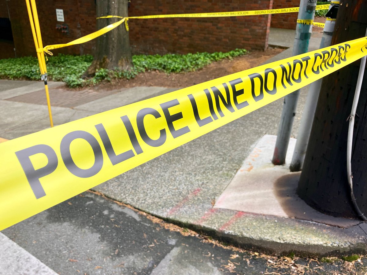 PortlandPolice, @FBIPortland and others on scene at the Multnomah Athletic Club in Portland. One person dead after police say their car crashed into the building and caught fire, then finding possible explosive devices. 